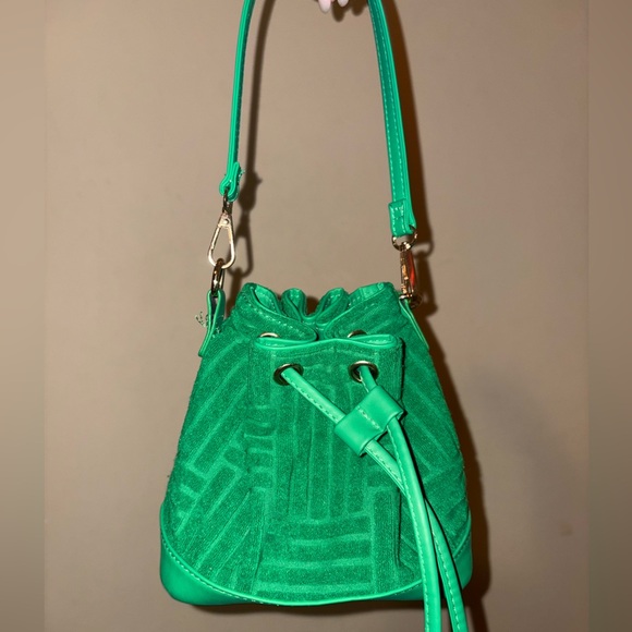 Green Drawstring Bucket Bag - Women - Picture 1 of 3
